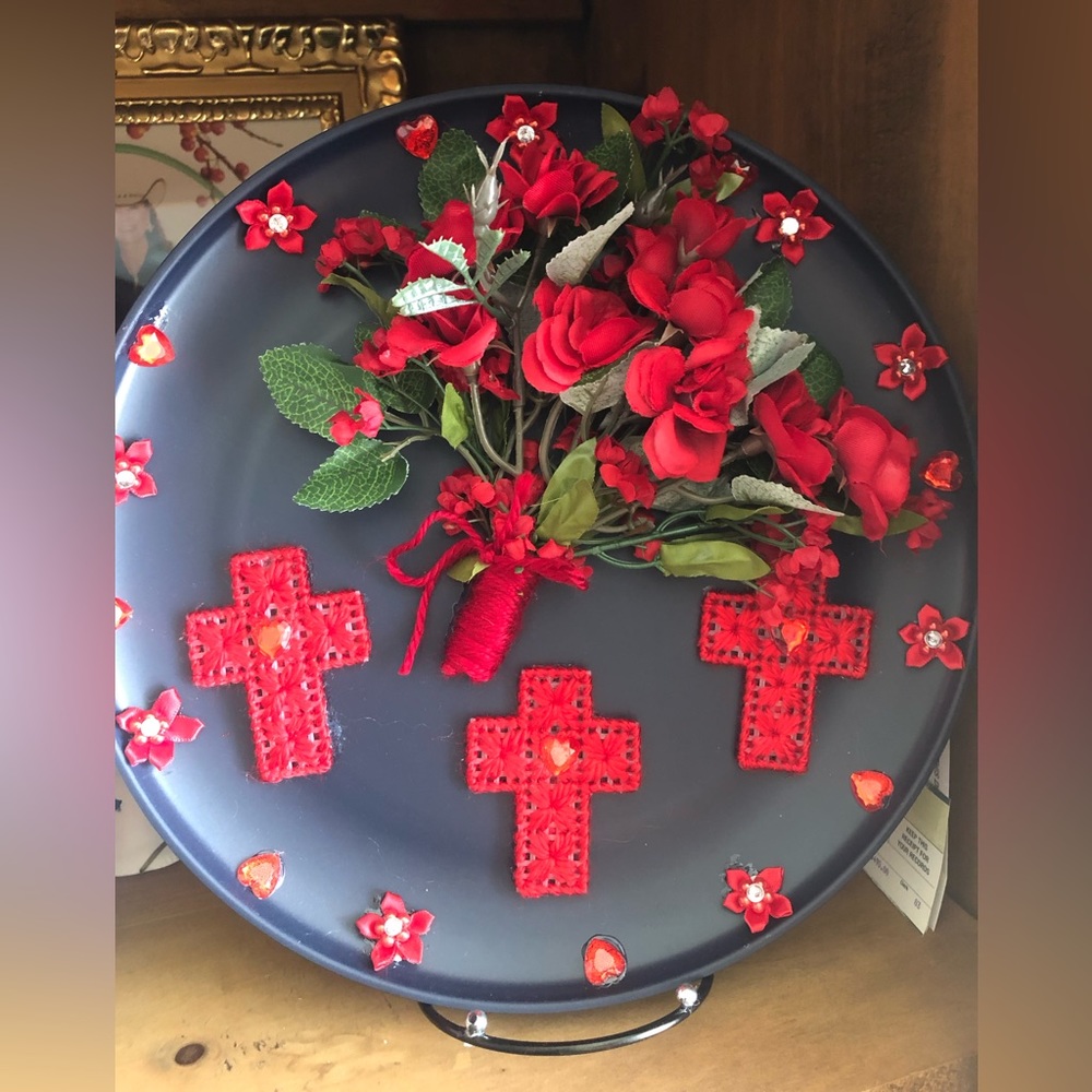 Crosses my mom makes tryin to help her sell.